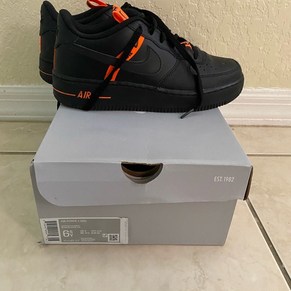 Nike Air Force 1 - Picture 4 of 7